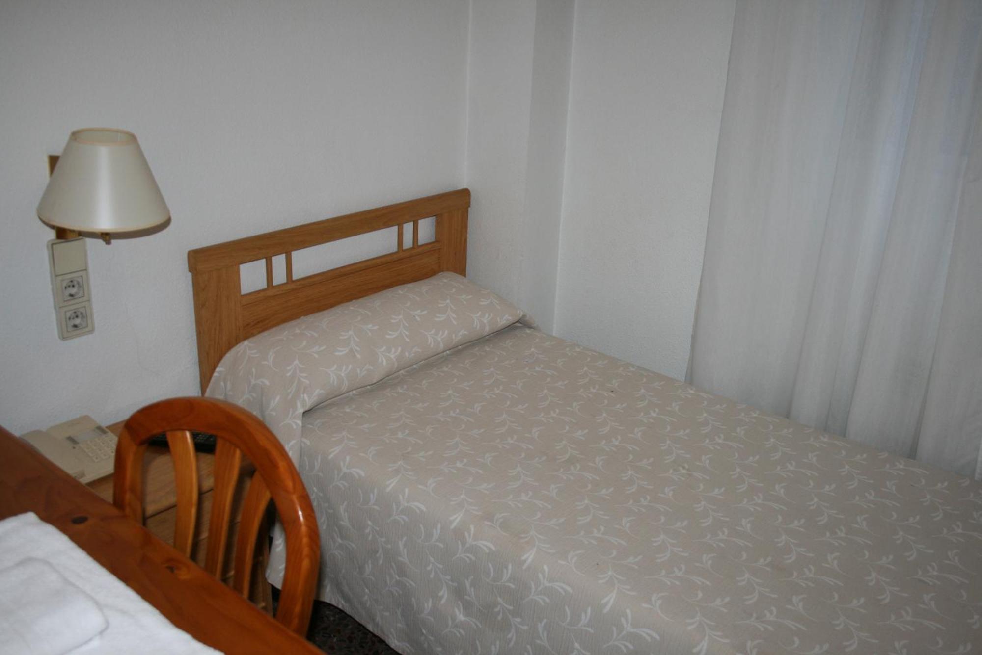 Hostal Puente de Piedra Saragosse Chambre photo