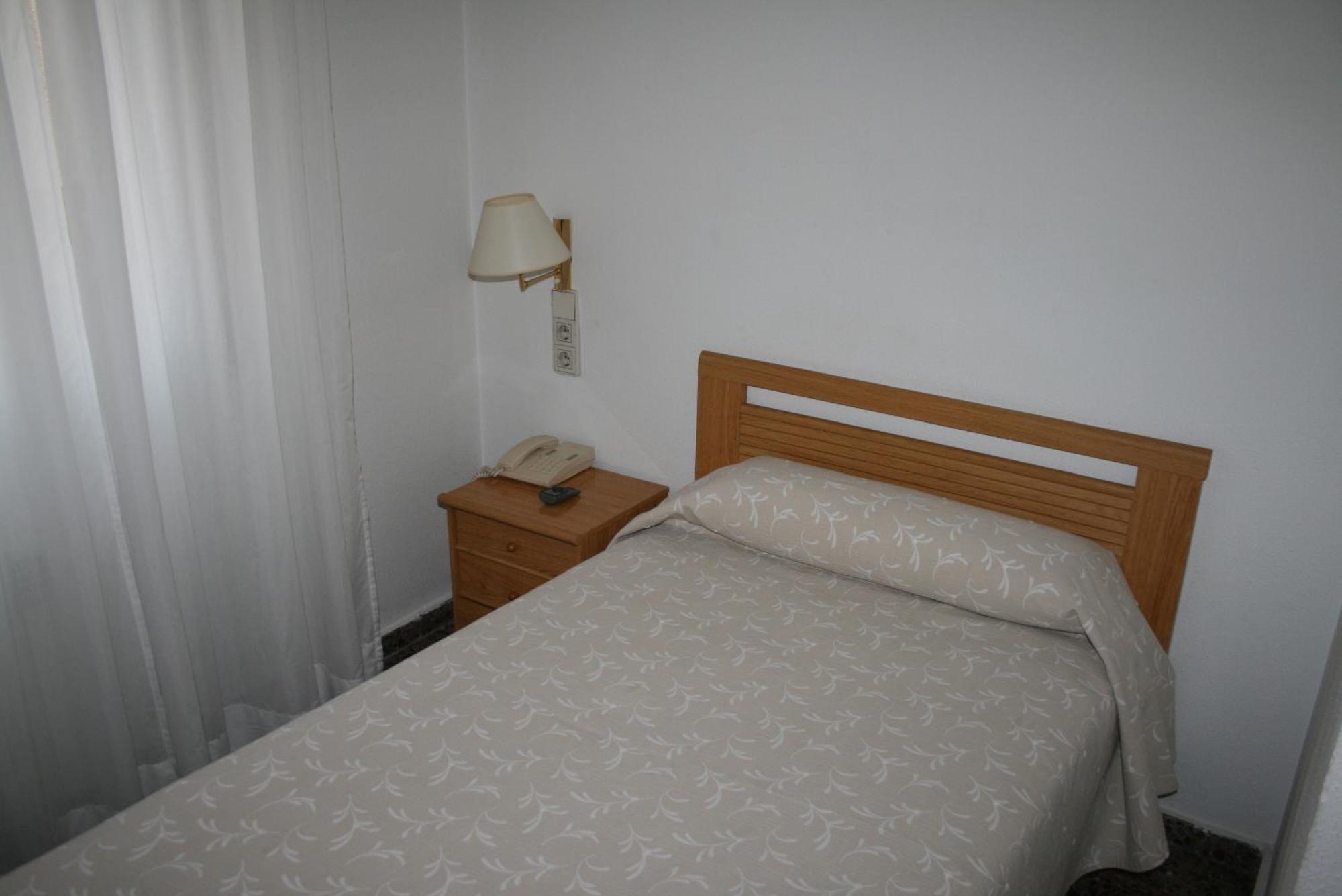 Hostal Puente de Piedra Saragosse Chambre photo