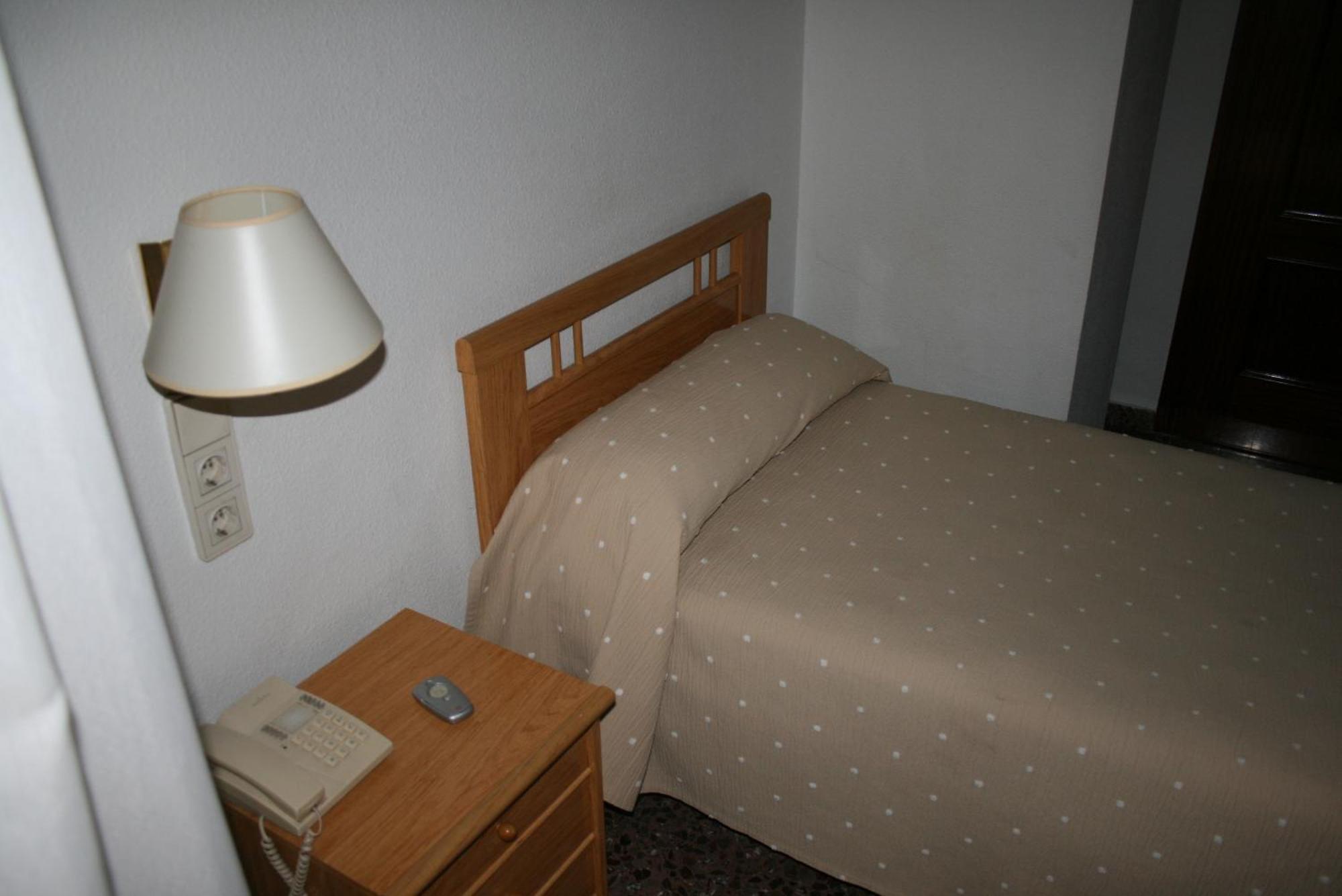 Hostal Puente de Piedra Saragosse Chambre photo