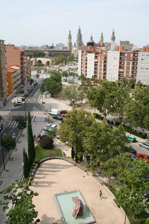 Hostal Puente de Piedra Saragosse Extérieur photo